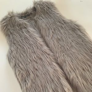 Faux Fur no sleeve veste